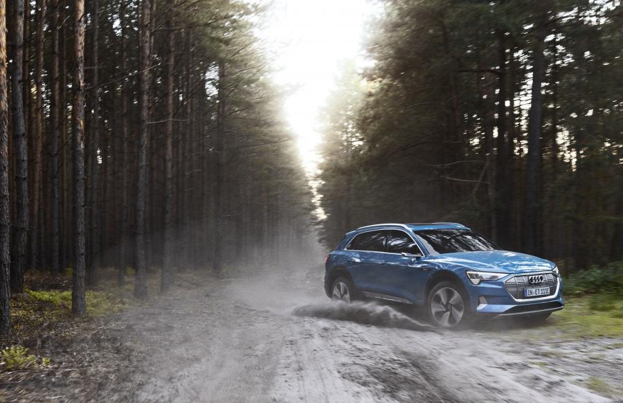  Audi e-tron 55 Quattro 2019 года  (WW) (фото 38 из 452)